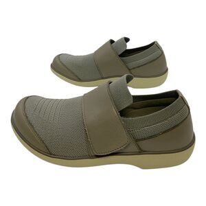 Traq by Alegria Qwik Peeps Slip-On Smart Walking Shoe Dove Women's US 7-7.5